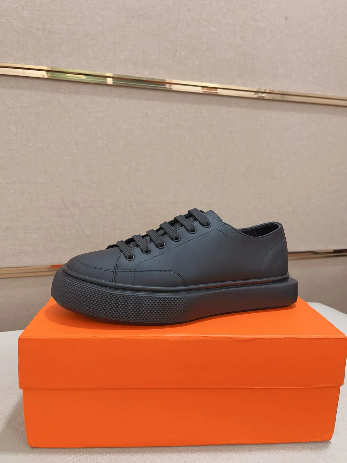 Men's clothing and shoes💰: 442💰《HERMES》【Classic original single version】Hermès; top 🔝purchase agent🔍🔍men's latest 🇺🇸 counter sales simultaneously, imported from Italy original ▲▲cowhide ▲▲ (high-end, nobility, class) ) Exquisite workmanship (Italian 🇮🇹 imported water-dyed 🐂 cowhide lining) sole: original sole provided by the original factory, ⚠️exclusive double-layer activity·TPR·rubber·combined molded outsole; super comfortable·wear-resistant·non-slip·environmental protection The real thing is more beautiful if you take the real thing (high quality, follow the order). You can enter and exit the counter at will * Number of yards: 38-44 (45 can be customized and cannot be returned or exchanged)